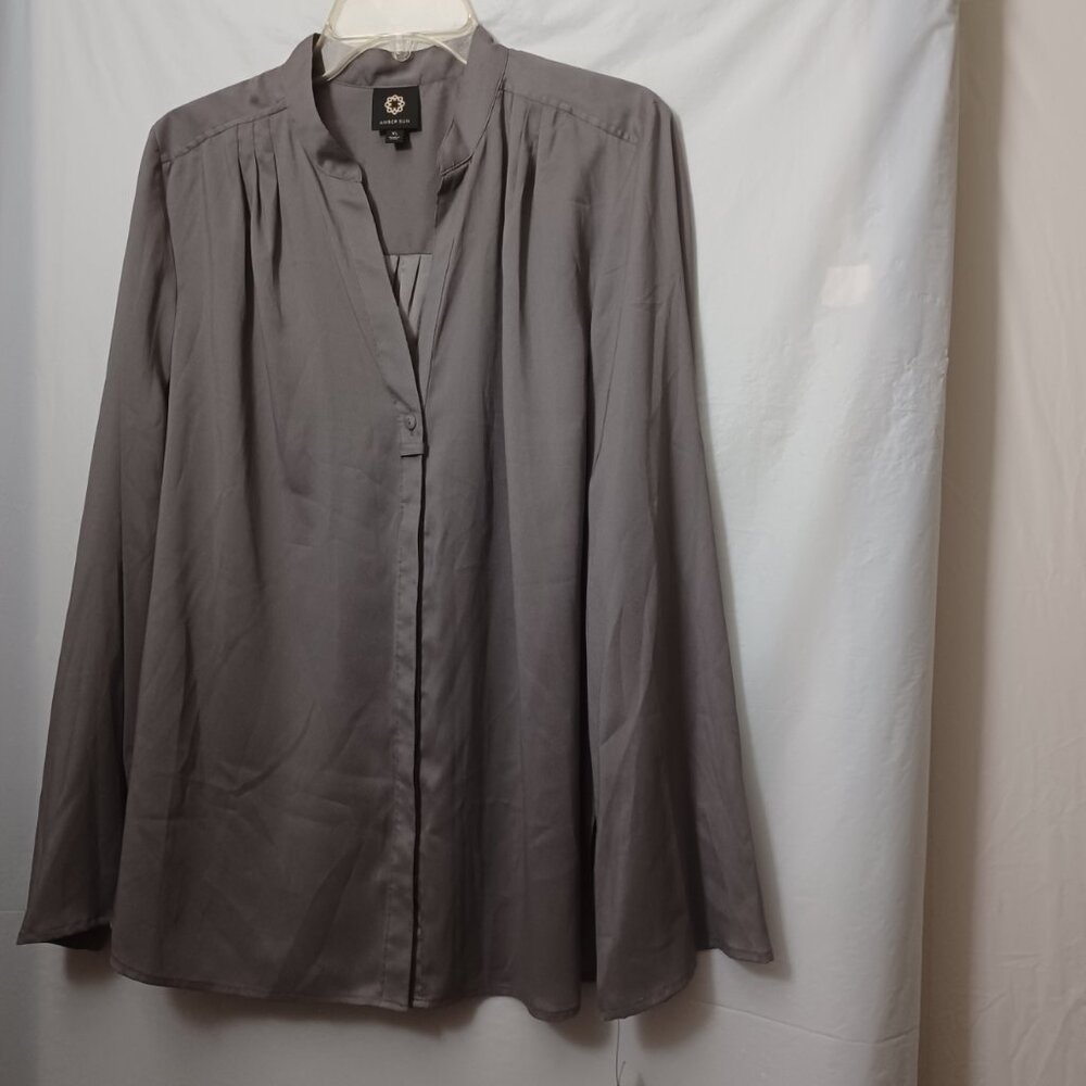 AMBER SUN WOMEN'S V-NECK HIDDEN BUTTON BLOUSE